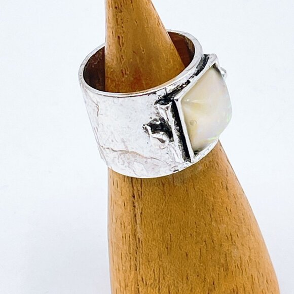 Vintage 925 Sterling Silver Ring With Iridescent Mother Of Pearl Square Gemstone - Picture 6 of 8